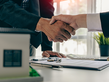 実績と強固な人脈